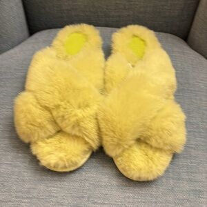 Women slippers. Size 9/10. New.